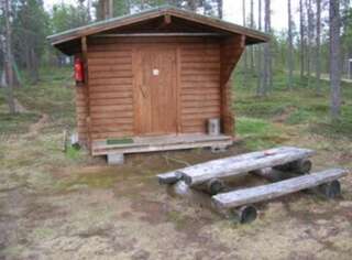 Кемпинги Lemmenjoen Lumo - Nature Experience & Accommodation Lemmenjoki Коттедж с общей ванной комнатой-1
