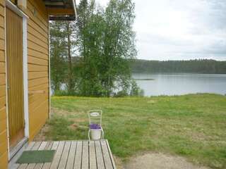 Кемпинги Lemmenjoen Lumo - Nature Experience & Accommodation Lemmenjoki Трехместный номер с мини-кухней и видом на реку-6